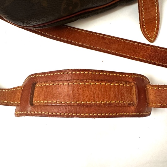 Louis Vuitton Monogram Saumur MM (30) - Picture 15 of 16